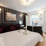 Pear Tree Holiday Home - York